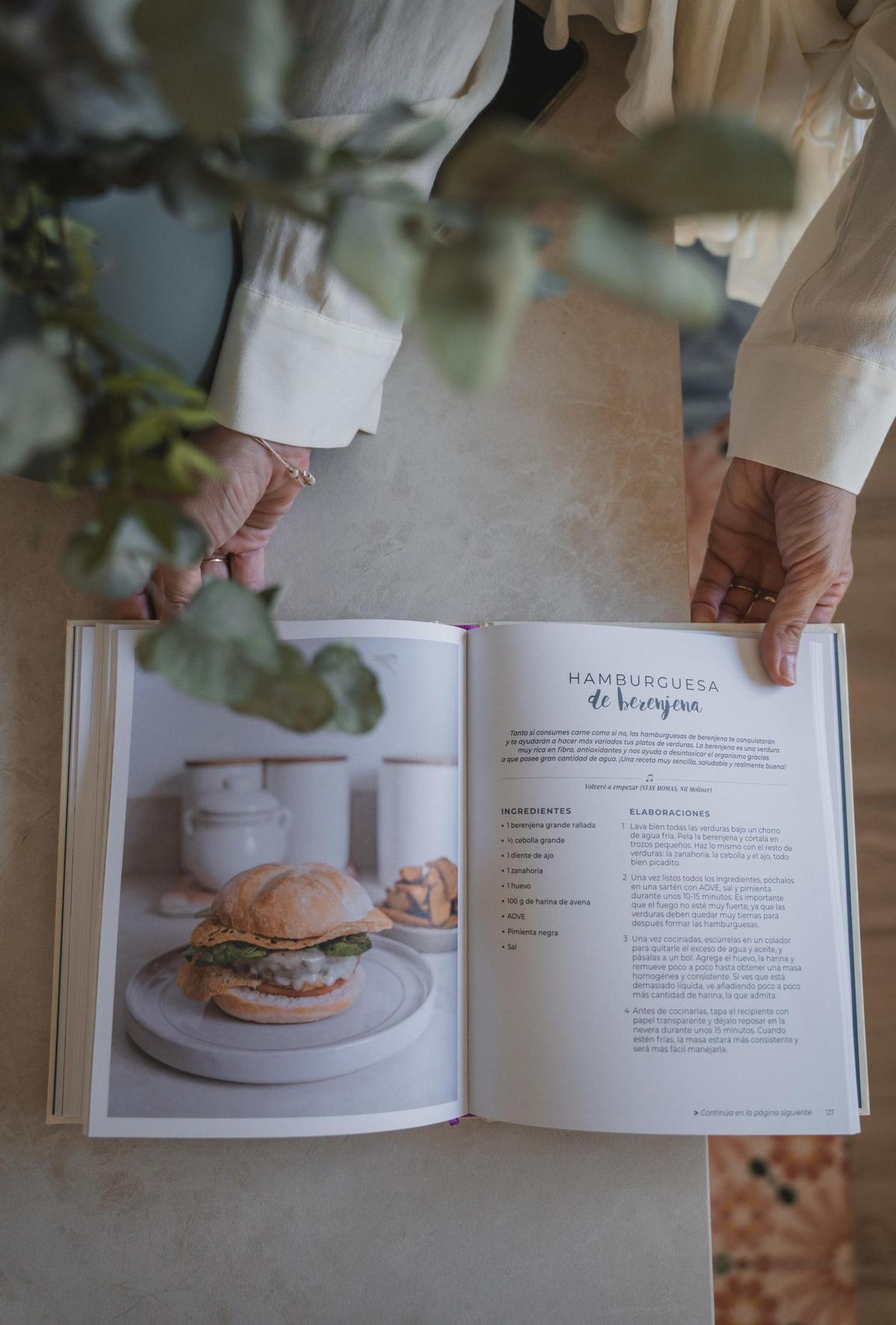 '¿Qué cenamos hoy? Recetas para almentar tus emociones', el nuevo libro de Ohmamiblue