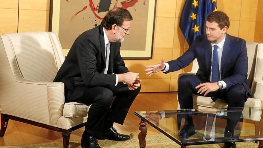 La corrupción frustra el intento de acercamiento de Rajoy a Rivera