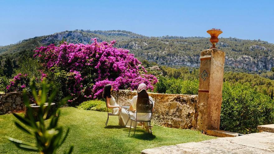 Mallorca impulsa la convivencia entre residentes y turistas con la campaña ‘Jo per tu, tu per mi’