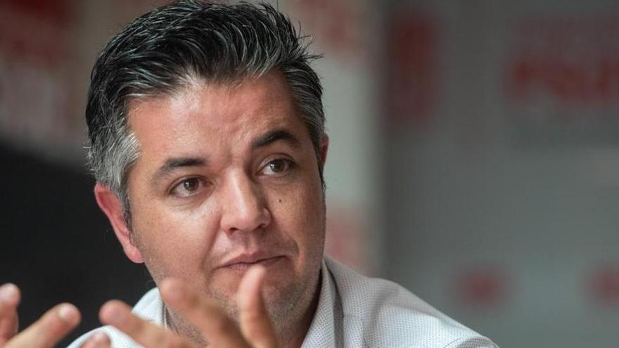 El PSOE suspende al diputado Juan Bernardo Fuentes y al excargo canarioTaiseht Fuentes señalados en posible fraude.