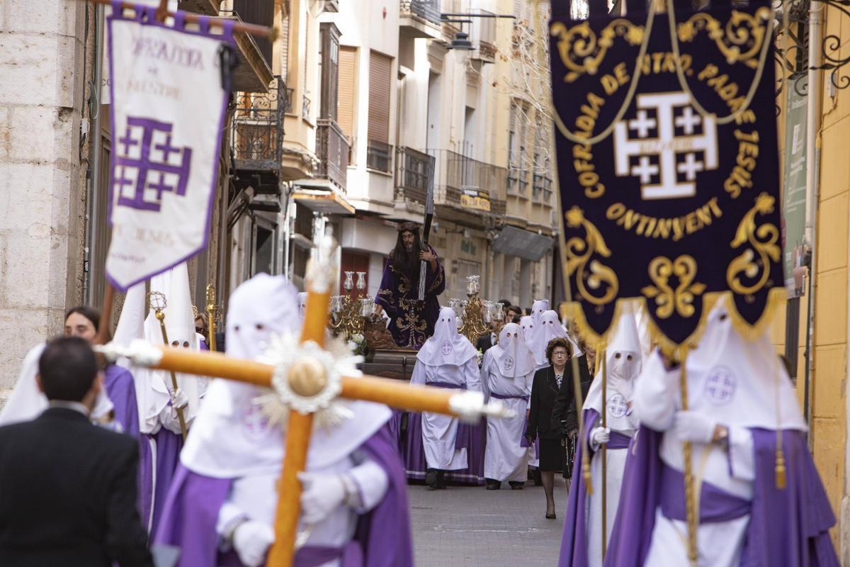Las procesiones de Semana Santa toman las calles de Ontinyent