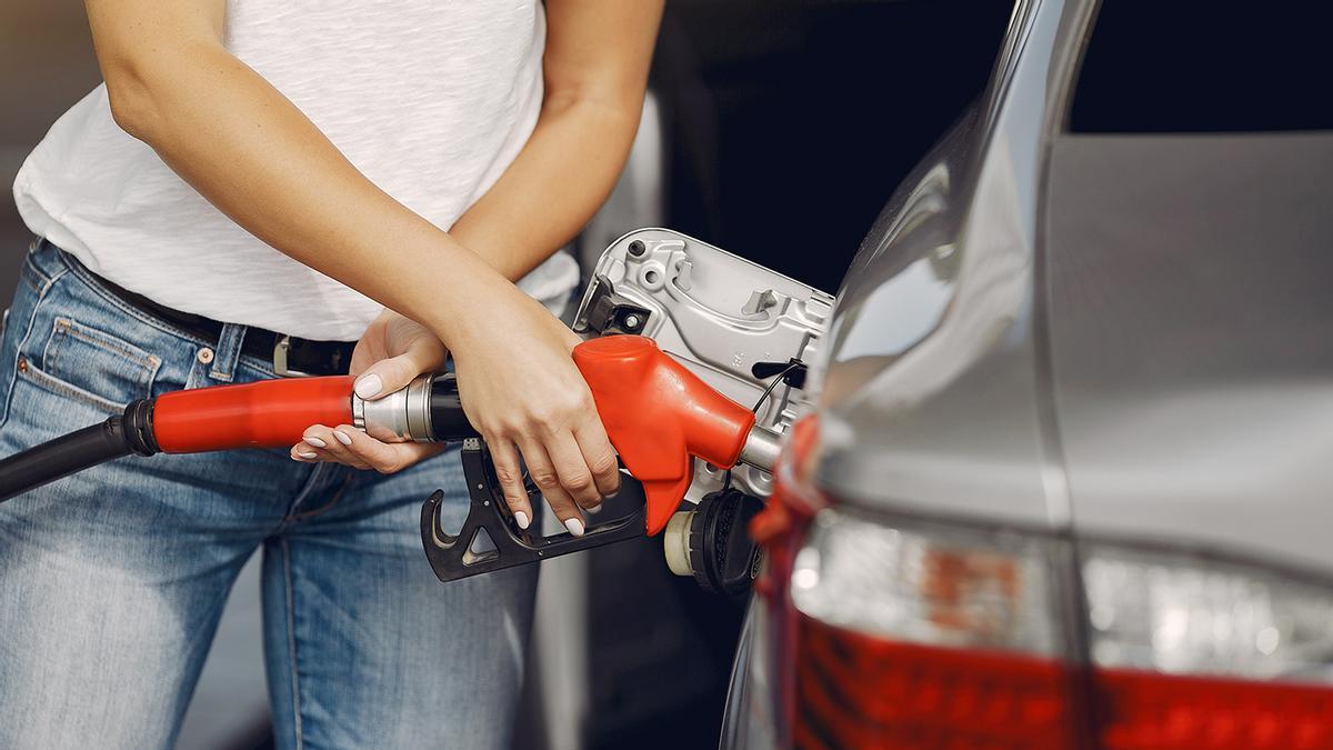 El simple truco para saber si una gasolinera anunciada en un cartel está en la autovía o tienes que desviarte mucho