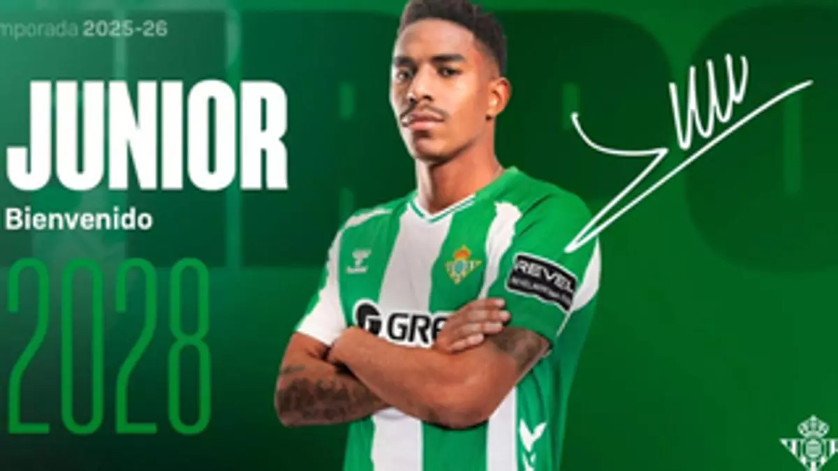 El Betis hace oficial la llegada de Junior Firpo hasta 2028