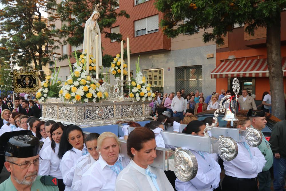 Procesión de la Virgen de Fátima por la Trinidad