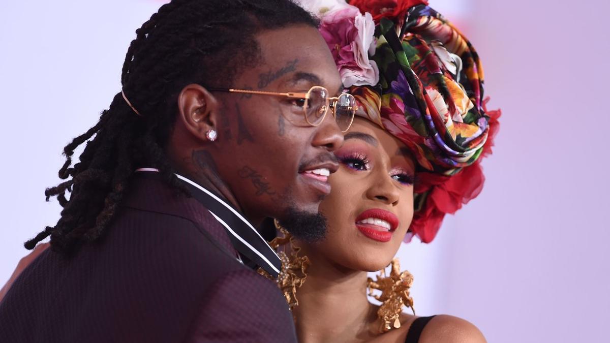 Cardi B con su marido Offset, en los American Music del 2018, en Los Ángeles.