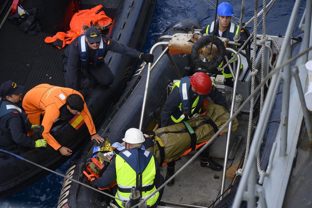 La Armada simula el accidente de un submarina para rescatar a su tripulación