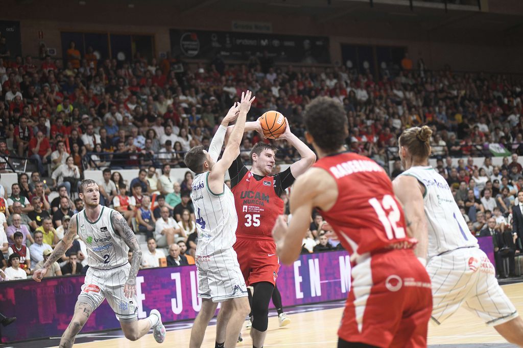 Todas las imágenes de la semifinal de la Supecopa entre el UCAM Murcia y el Unicaja