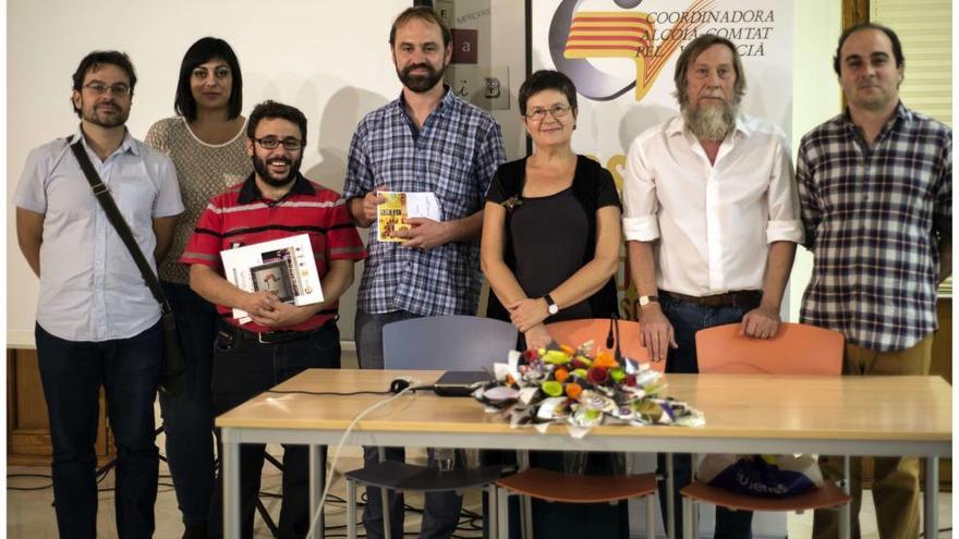 Imagen de los participantes en la presentación