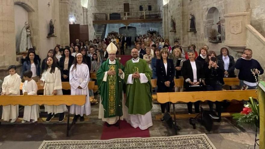 El obispo de Zamora cierra su primera semana de visita pastoral a la diócesis con los vecinos de Peñausende | CEDIDAS