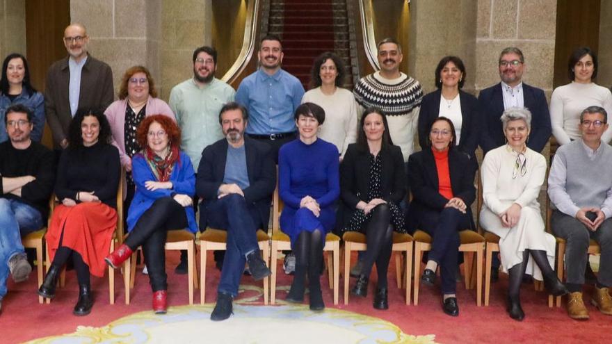 Foto de familia de los 25 diputados electos del Bloque, ayer, en el Parlamento.   | // XOÁN ÁLVAREZ