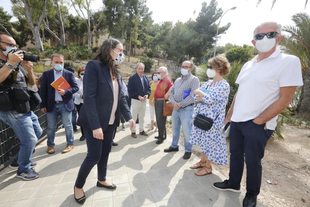 La vicepresidenta del Consell y consellera de Igualdad y Políticas Inclusivas ha visitado el centro de acogida temporal de emergencia ubicado en el albergue La Florida