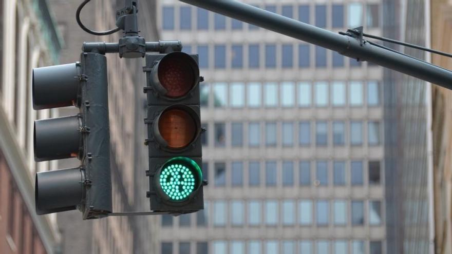 Un proyecto de Seat conecta  a los coches con los semáforos