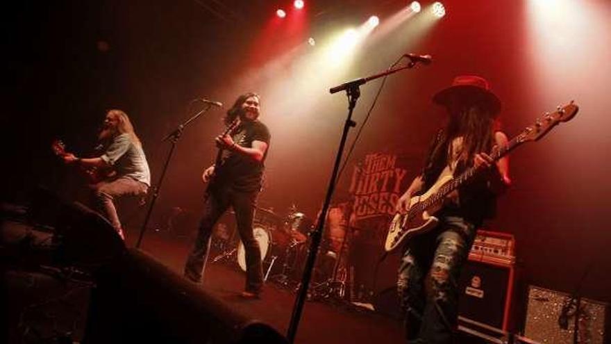 El fin de semana abre con rock en la Factoría y teatro en el Niemeyer