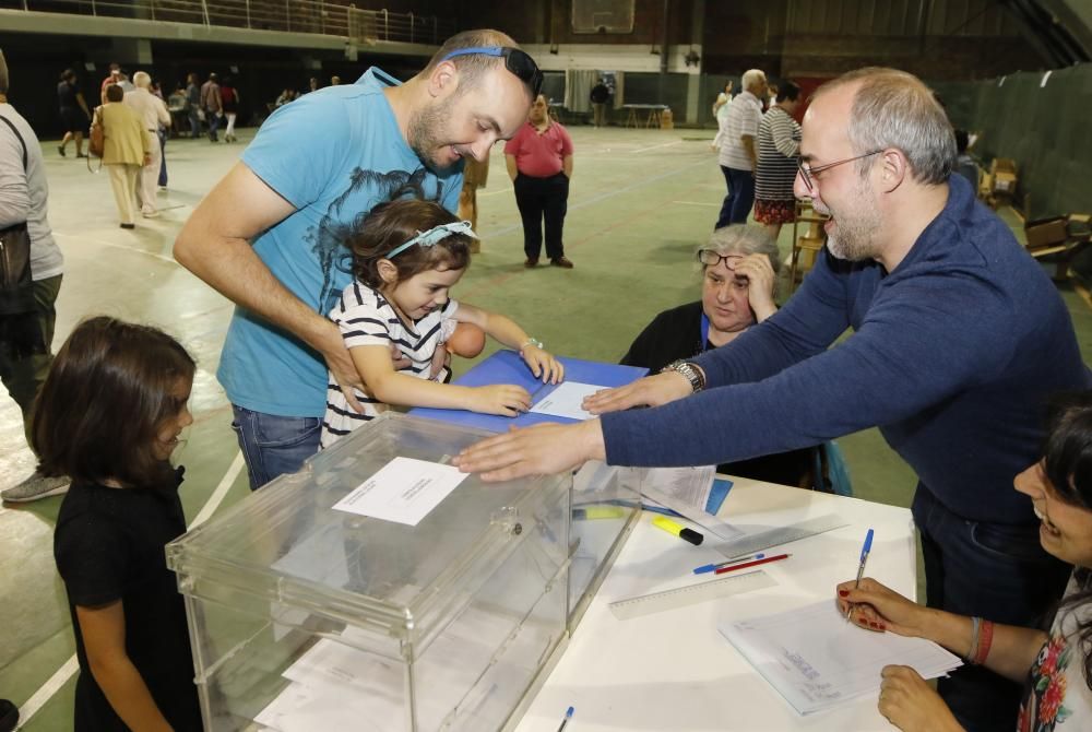 Las imágenes de la jornada electoral del 26M en Vigo.