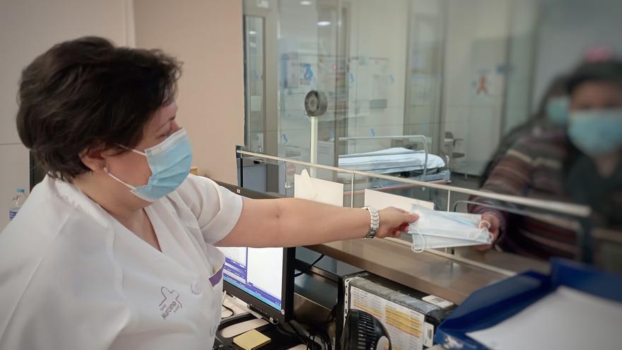 Canarias implantará la mascarilla obligatoria en centros sanitarios a partir del martes