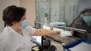 Vuelta a la mascarilla en los centros de salud ante la avalancha de virus