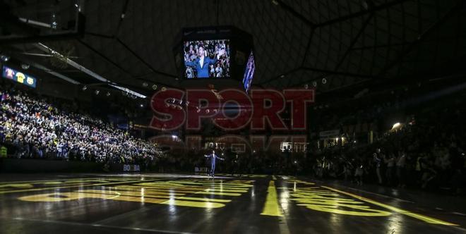 Imágenes de la retirada de la camiseta de Juan Carlos Navarro en el Palau Blaugrana