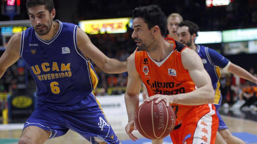 Rafa Martínez, en el partido ante el UCAM Murcia en La Fonteta.