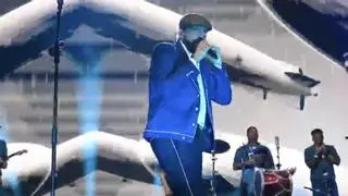 Juan Luis Guerra salda su deuda con Sanxenxo en una fiesta de ritmos latinos ante 15.000 personas