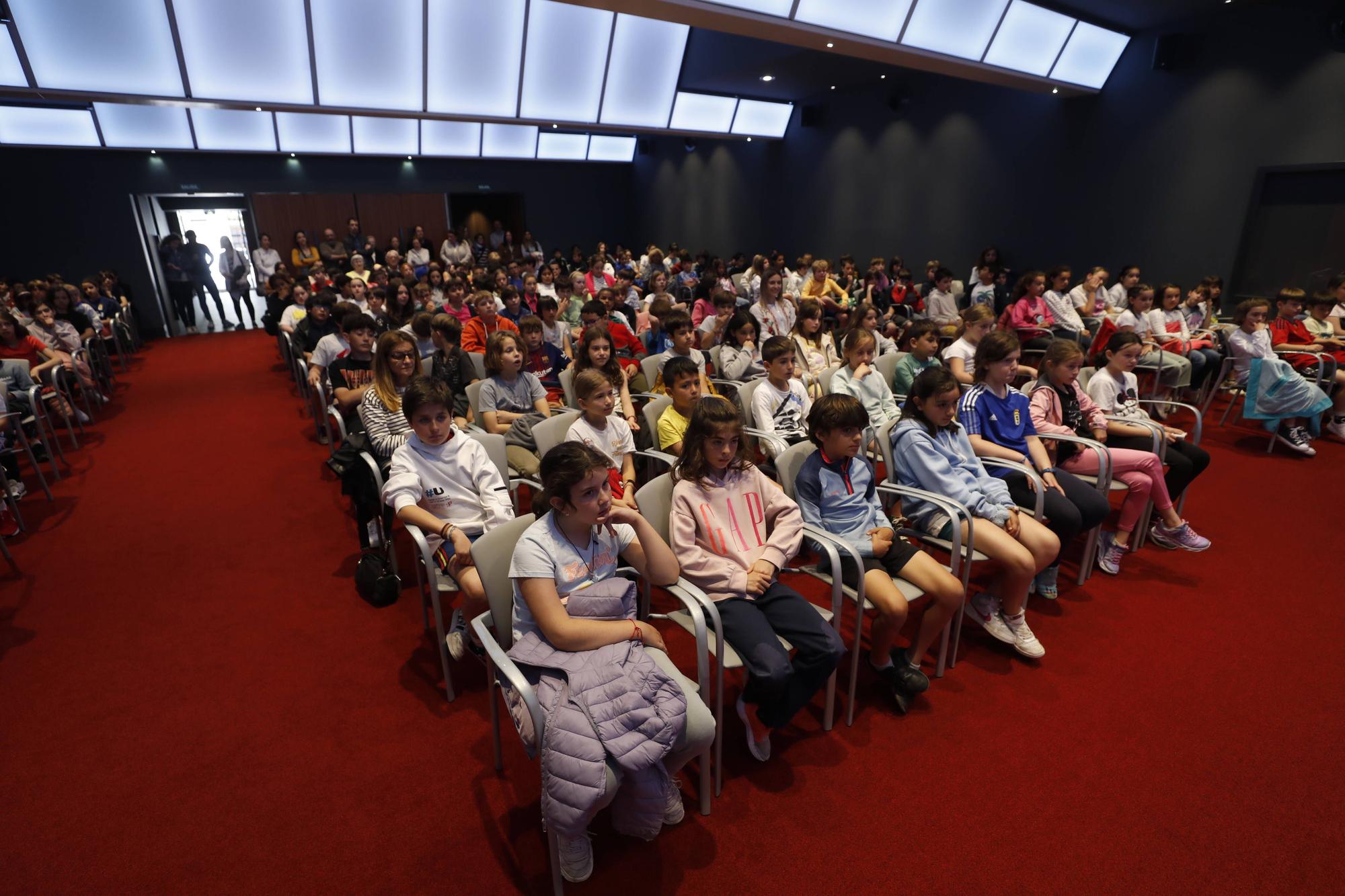 El colegio Gesta de Oviedo entrega los premios del concurso de microrrelatos que lleva el nombre de la escritora y exalumna Mónica Rodríguez