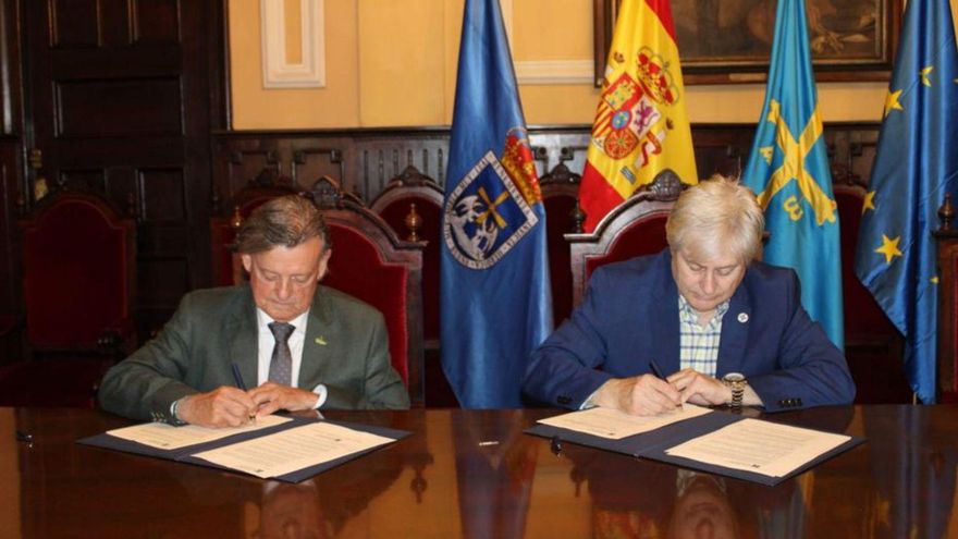 José Ramón Prado (a la izquierda) y Ernesto Marcos, ayer. | LNE