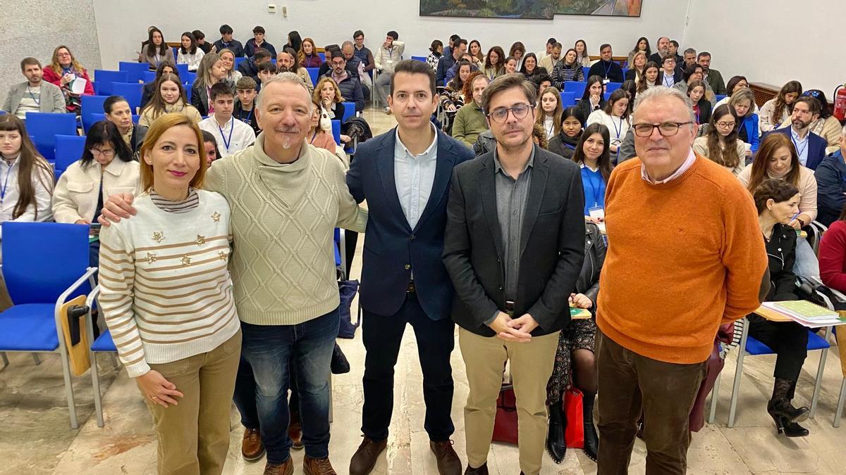 Ganadores del torneo de debate.