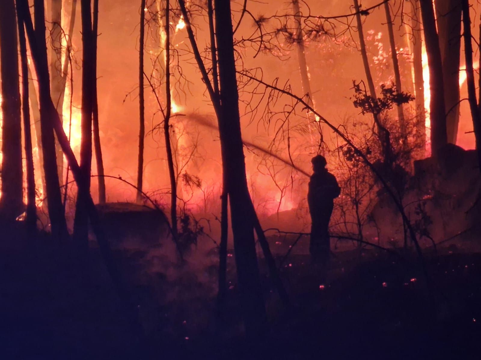 Incendios en Galicia: Vilagarcía y su comarca luchan contra el fuego