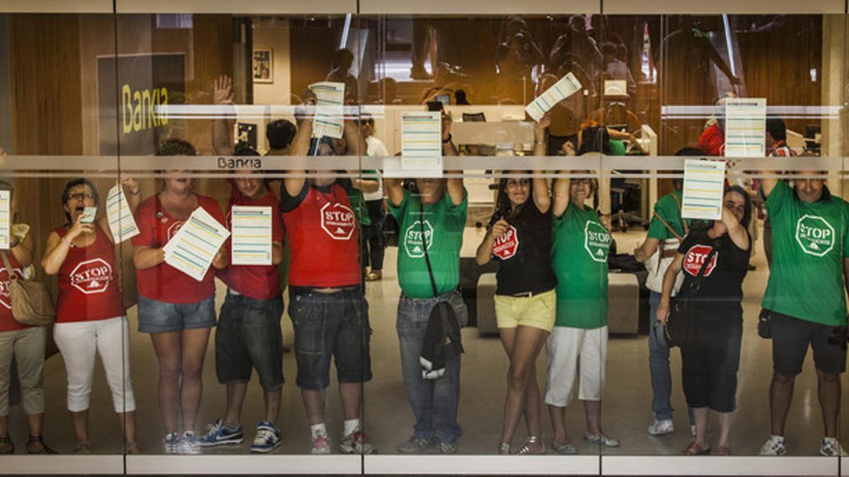 Protesta de la plataforma de los afectados por las hipotecas en Valencia.