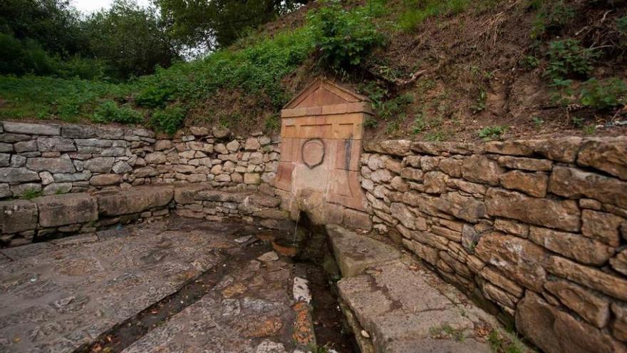 La Fuente de Pando, un monumento que los vecinos quieren restaurar.