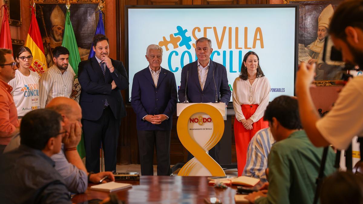 El alcalde de Sevilla presenta el programa esta mañana en el Ayuntamiento de Sevilla.