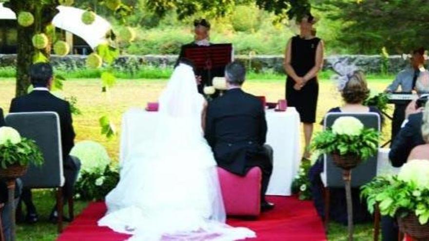 Imagen de la ceremonia de una boda civil celebrada en Galicia. / FdV