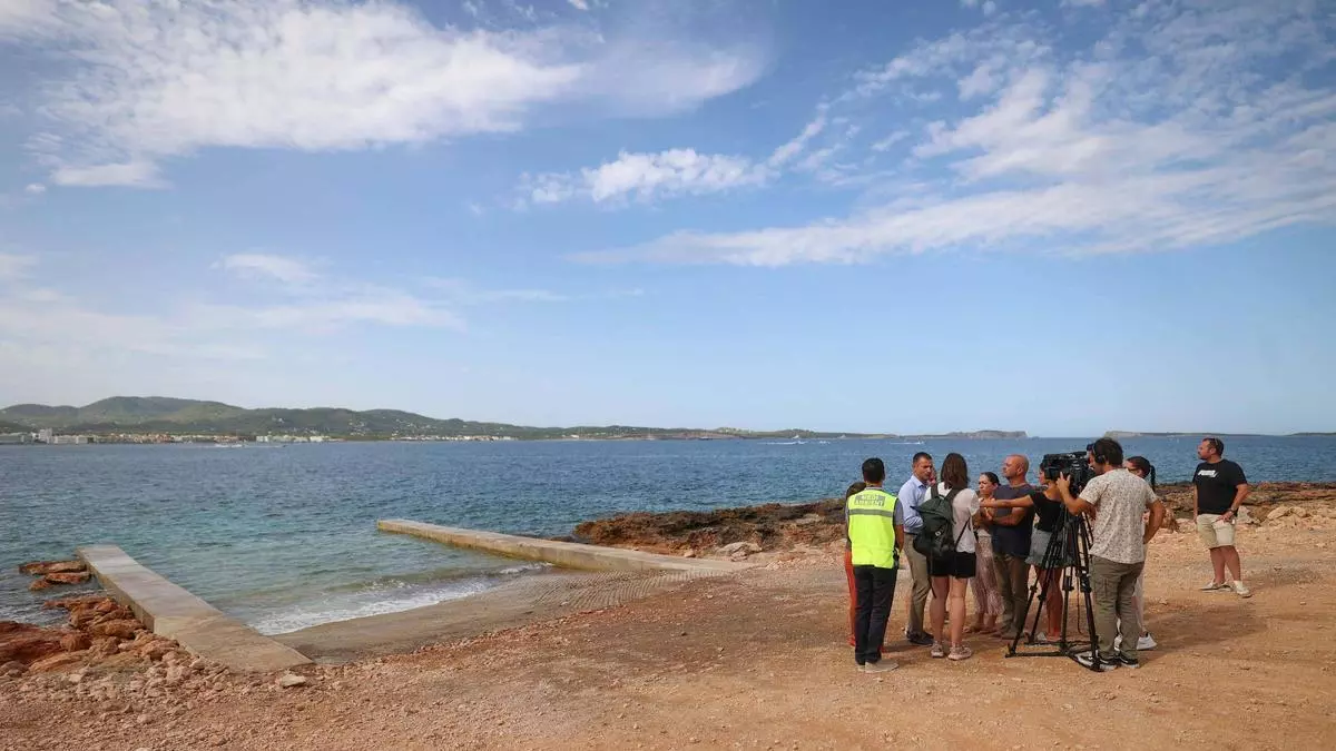 Sant Antoni estrena una rampa de varada para pequeñas embarcaciones