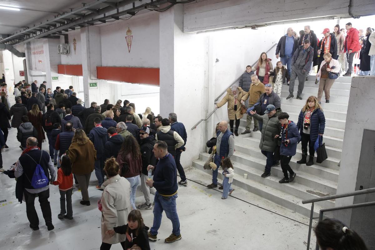EN IMÁGENES: La suspensión del partido Sporting-Leganés por el fallecimiento de un aficionado