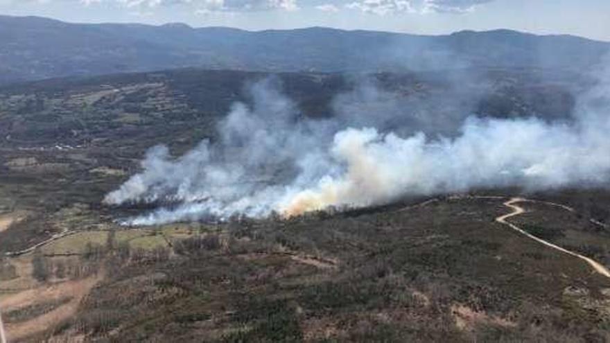 Incendio en Chandrexa de Queixo. // Faro