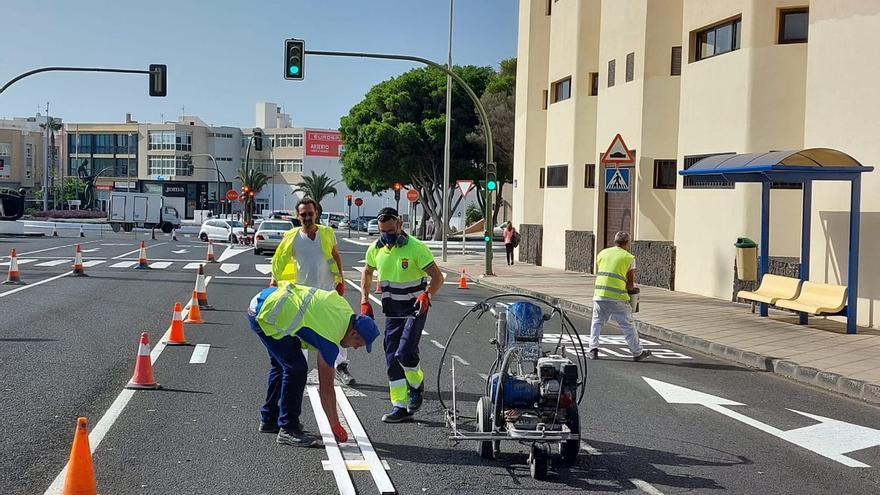 Arrecife mejora la señalización de sus calles para incrementar la seguridad vial