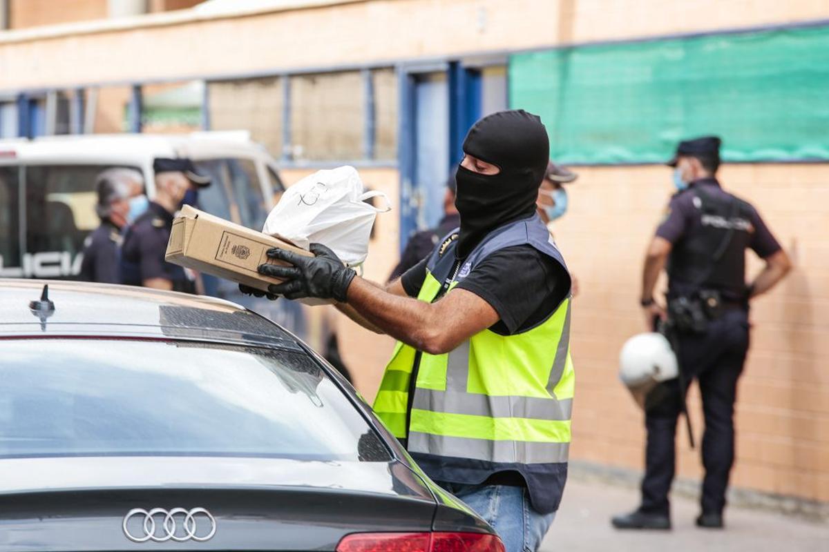 Intervención policial. Menudeo, gallos y tortugas en Ministriles, Lorca-3597.jpg