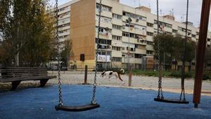 Columpios en el parque de Sant Ramon de Penyafort en Barcelona.