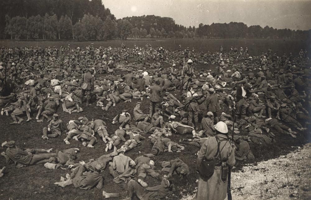 Un grupo de prisioneros alemanes, en el campo de detención francés de Longueau en una imagen tomada el 1 de agosto de 1916.