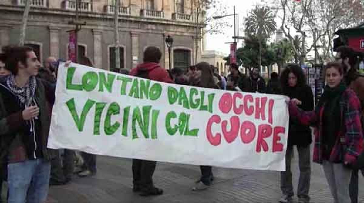 L’acció, protagonitzada sobretot per estudiants d’Erasmus, protesta contra la reforma educativa a Itàlia.