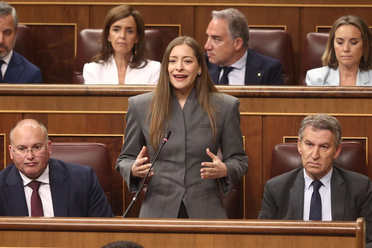 La portavoz del PP en el Congreso, Ester Muñoz, interviene durante una sesión plenaria en el Congreso de los Diputados, a 27 de mayo de 2026, en Madrid (España). El pleno centra su actividad en el control al Gobierno mediante preguntas de la oposición. Los bloques clave debaten sobre presunta corrupción, la gestión de ingresos económicos y la eficacia ministerial. También se evalúan políticas laborales, el Estatuto del Becario, ayudas agrarias y el acceso a la vivienda. 27 MAYO 2026 Eduardo Parra / Europa Press 27/05/2026. Ester Muñoz;Eduardo Parra;category_code_new