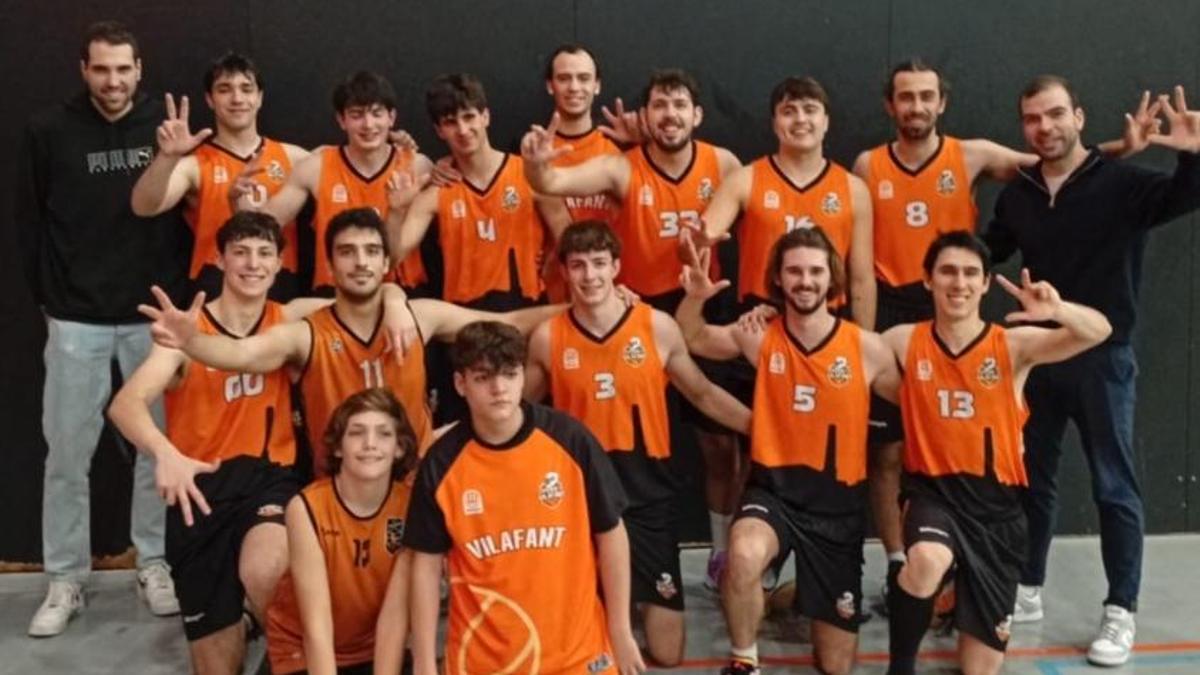 Foto d'equip del Vilafant després de la victòria.