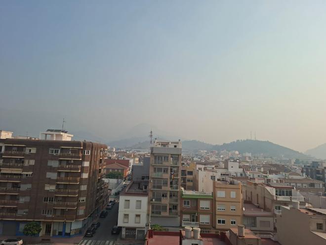 La Plana se convierte en una balsa de humo: el aire se para y se desploman las partículas en suspensión procedentes del incendio