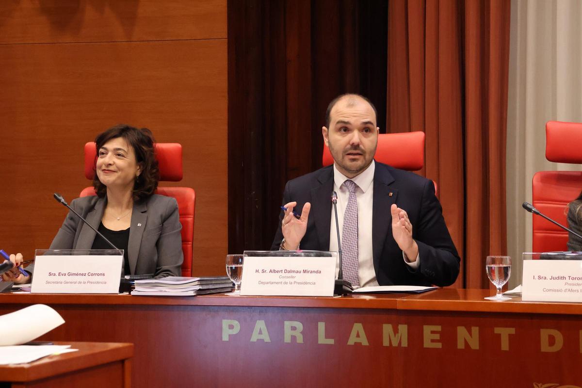 El conseller de Presidència, Albert Dalmau, y la secretaria general del departamento, Eva Giménez.