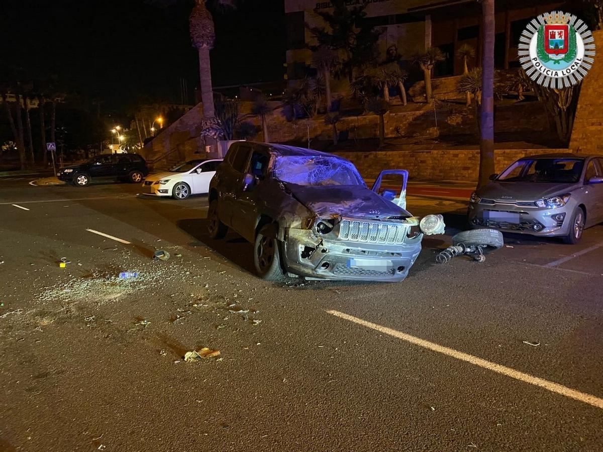 Espectacular accidente en la Avenida Marítima de Las Palmas de Gran Canaria.