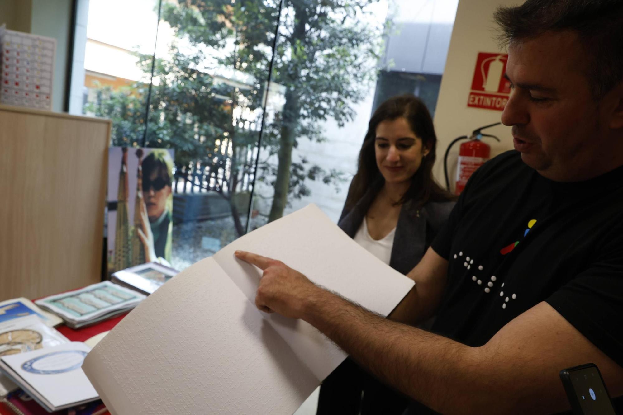 El Grupo Social ONCE sensibiliza y muestra su labor en Gijón (en imágenes)