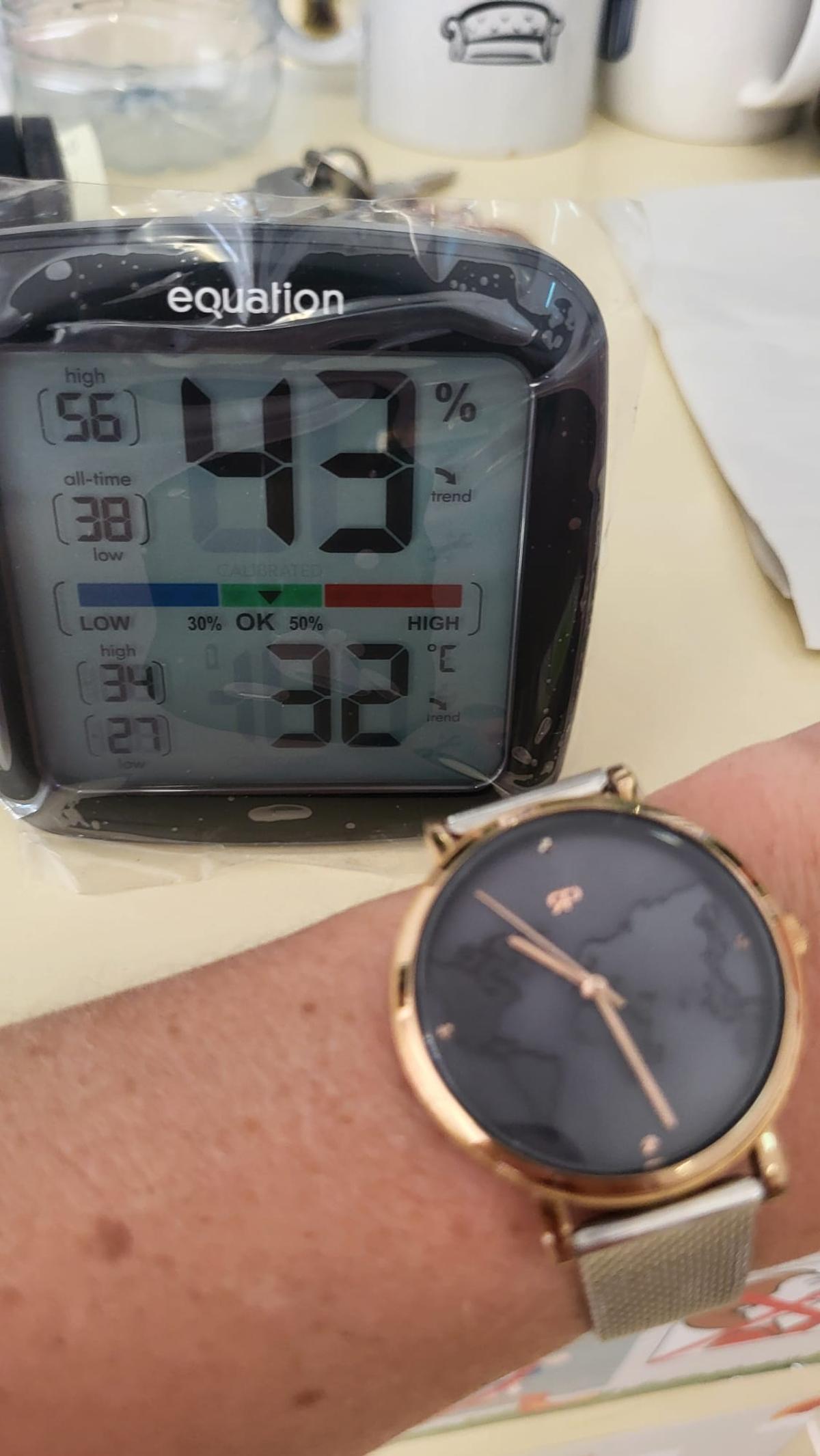 Un termómetro en el colegio Monte Benacantil de Alicante, este martes