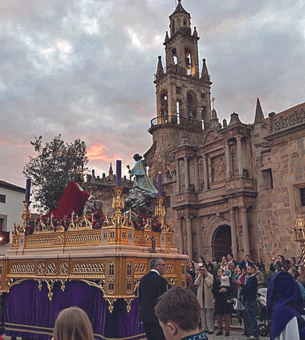 Jesús orando en el huerto en la plaza de la catedral.