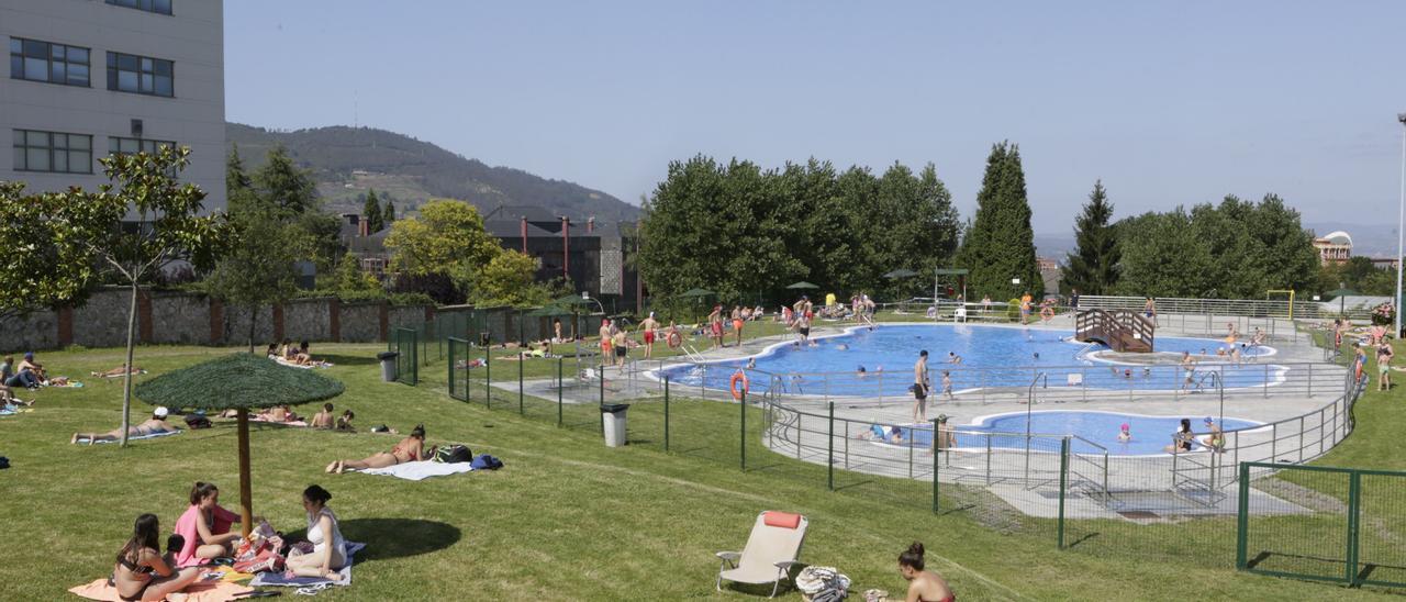 Abren las piscinas de verano de Oviedo: estos son los horarios y las  restricciones para los vecinos - La Nueva España