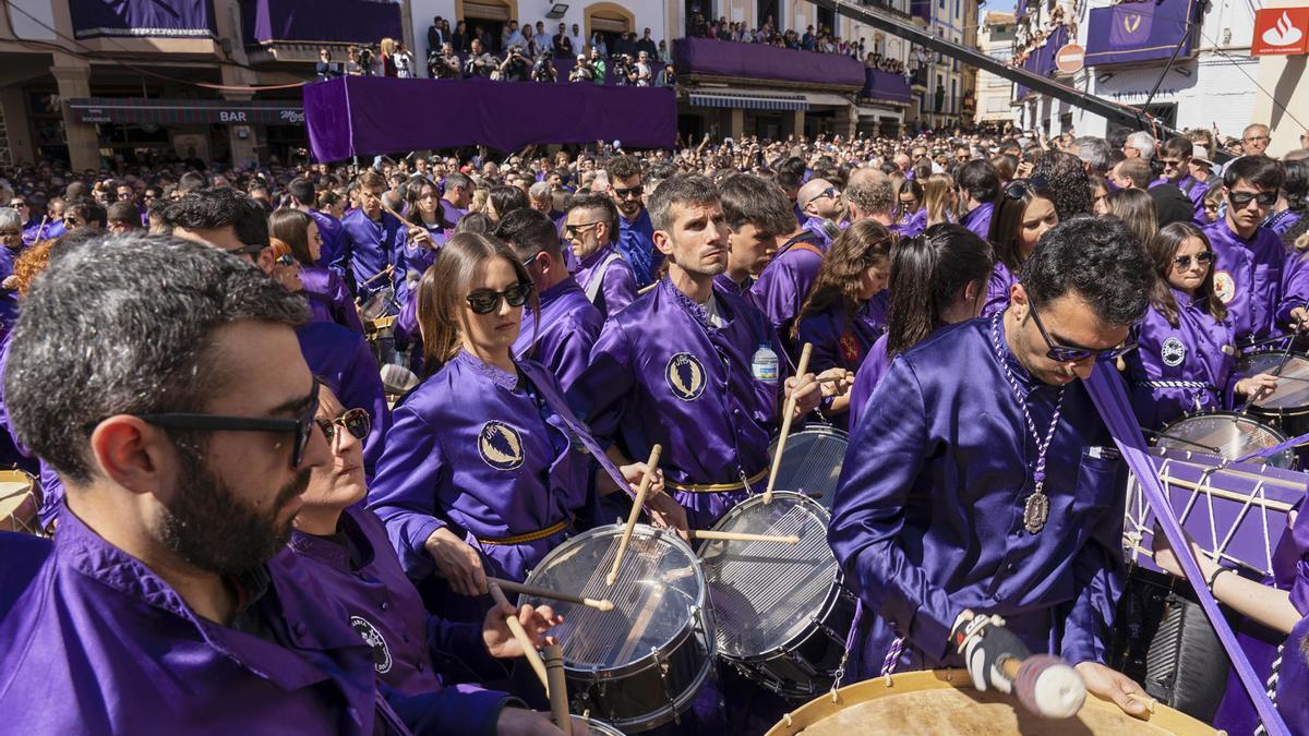 Los bombos de Calanda atronan el Bajo Aragón