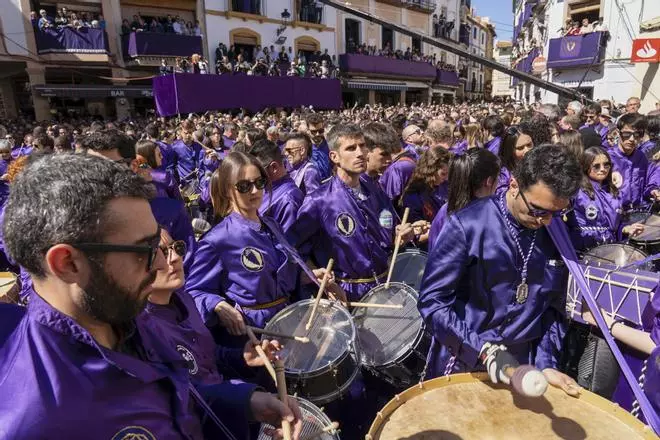 Los bombos de Calanda atronan el Bajo Aragón